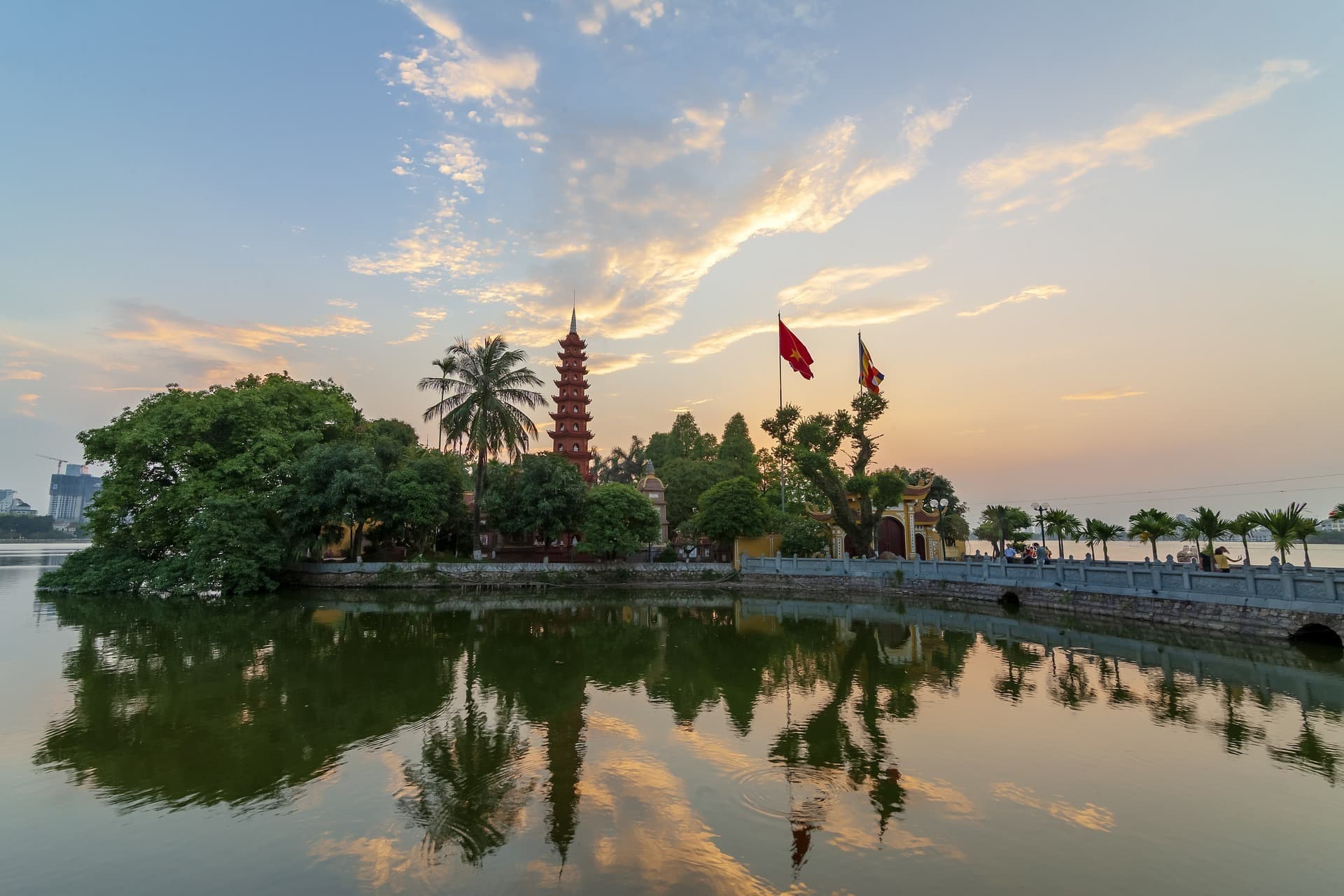 tran-quoc-pagoda-3559145_1920.jpg